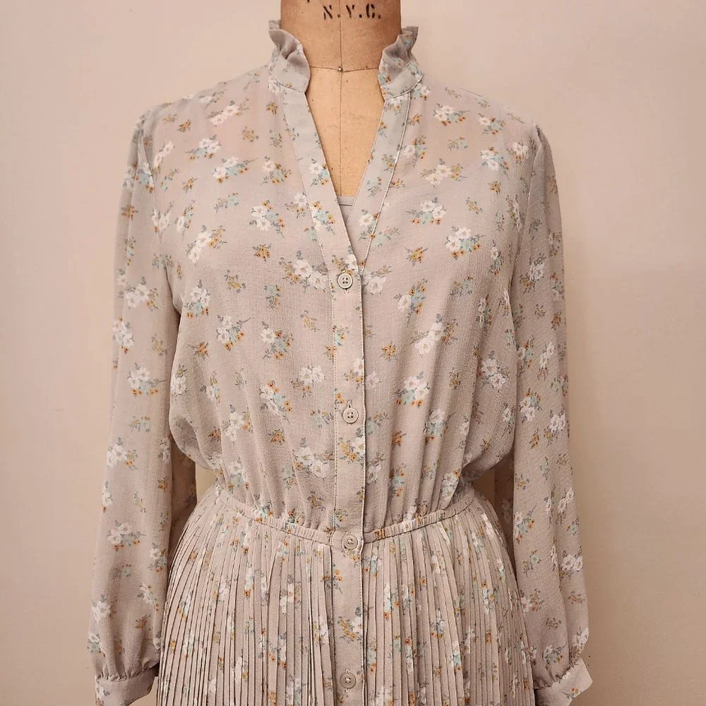 Uniqlo Pleated Chiffon Dress - Picture 4 of 14